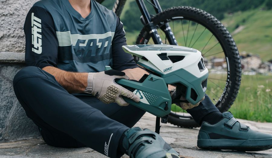 Leatt Enduro (3) Leatt Enduro (3)