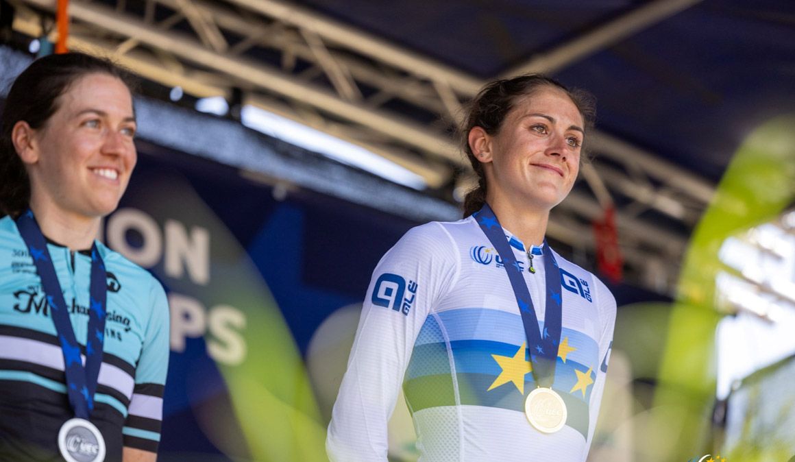 Natalia Fischer, emocionada en el podio