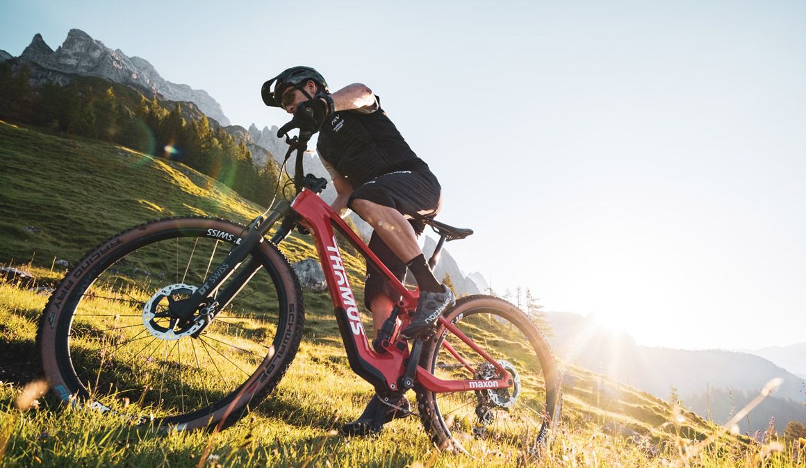 Thömus y Maxon presentan la e MTB más ligera del mundo detalle accion