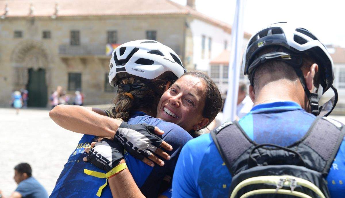 Saleta Castro abrazo en el Obradoiro
