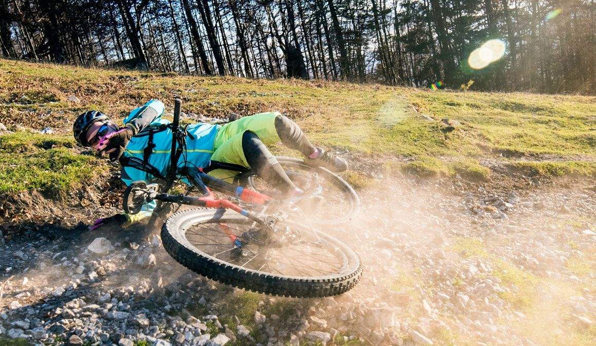 como hacerse menos dano al caerse con la bici como hacerse menos dano al caerse con la bici