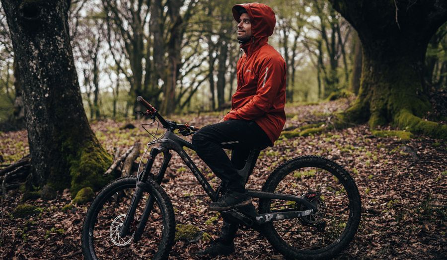 ALLTERRAIN, la nueva línea de ropa para la lluvia y el frio de Spiuk