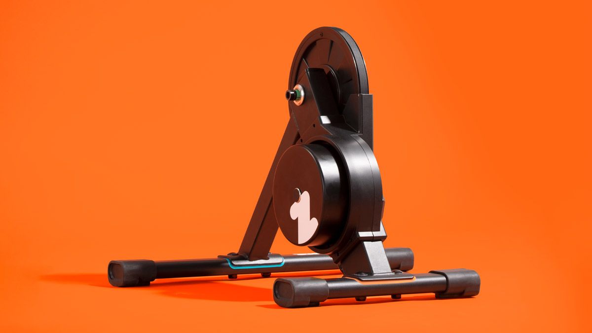 Probamos el Zwift Hub, el primer rodillo inteligente con transmisión directa de la marca Zwift  (2)
