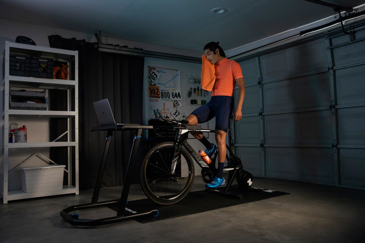 Probamos el Zwift Hub, el primer rodillo inteligente con transmisión directa de la marca Zwift  (12)