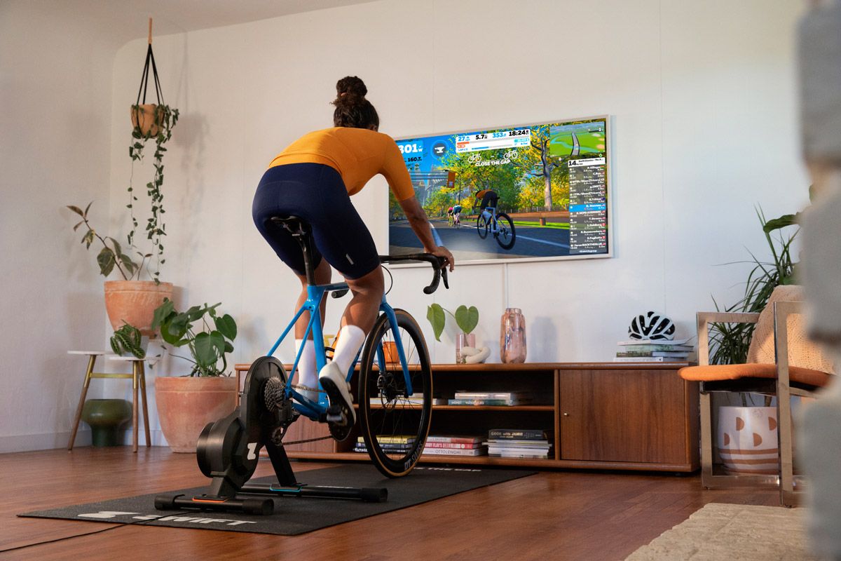 Probamos el Zwift Hub, el primer rodillo inteligente con transmisión directa de la marca Zwift  (14)