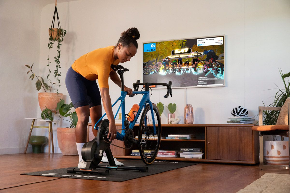 Probamos el Zwift Hub, el primer rodillo inteligente con transmisión directa de la marca Zwift  (15)