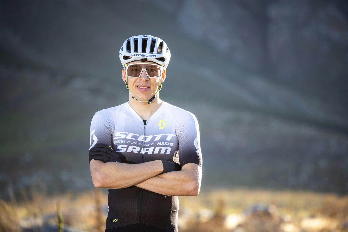 Así son los tres kits de ropa que van a tener en el Scott SRAM (6)