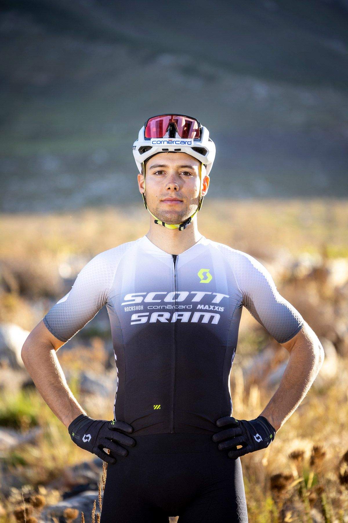 Así son los tres kits de ropa que van a tener en el Scott SRAM (8)