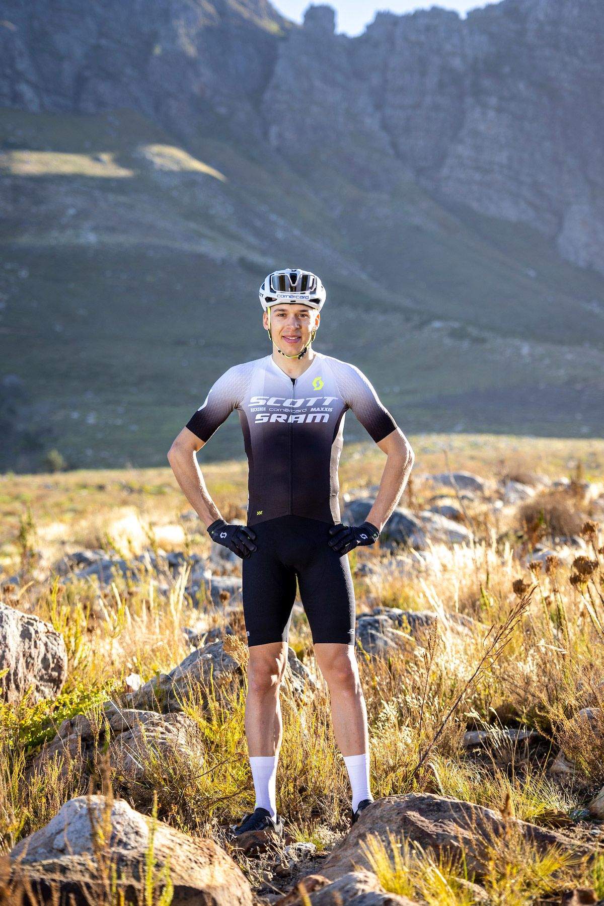 Así son los tres kits de ropa que van a tener en el Scott SRAM (14)