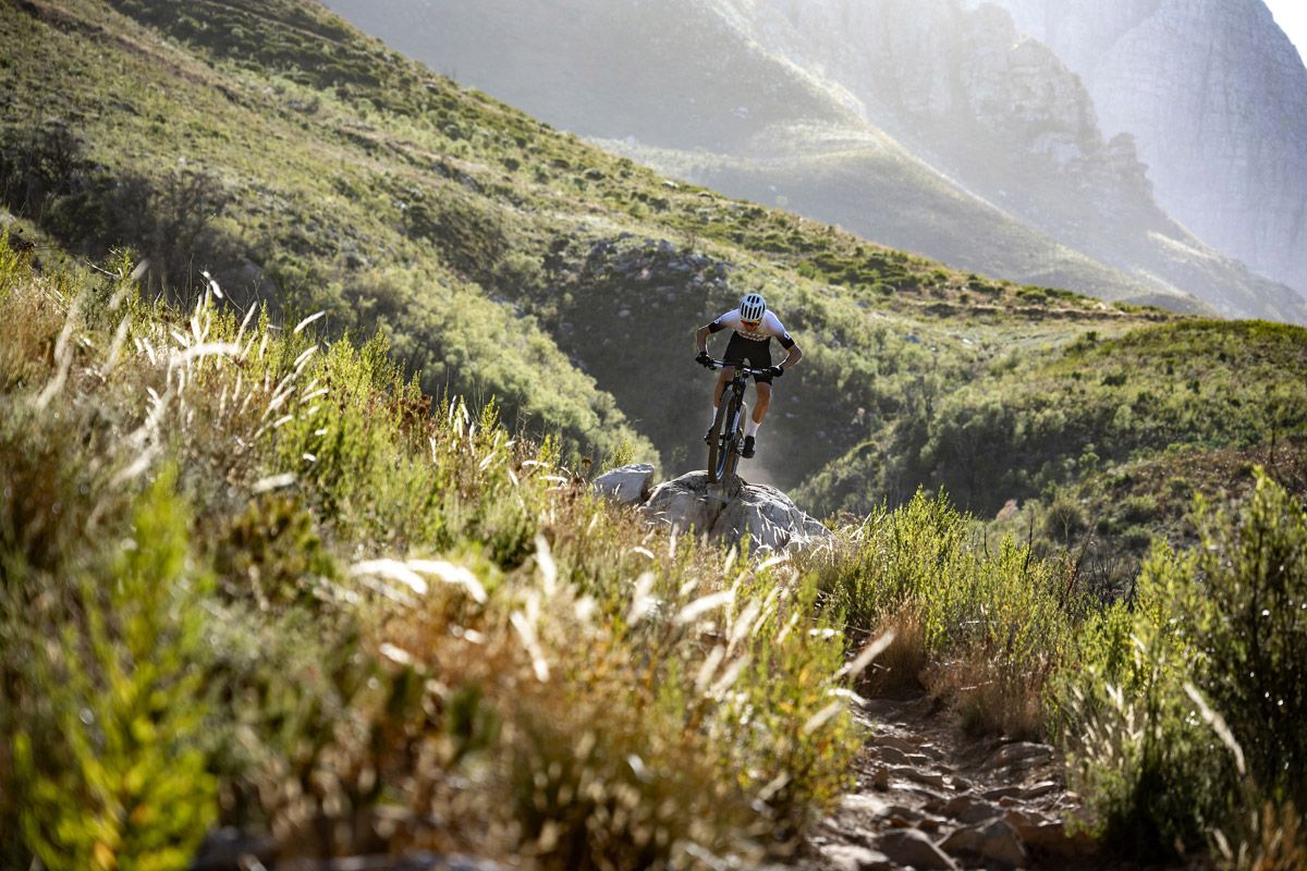 Así son los tres kits de ropa que van a tener en el Scott SRAM (19)