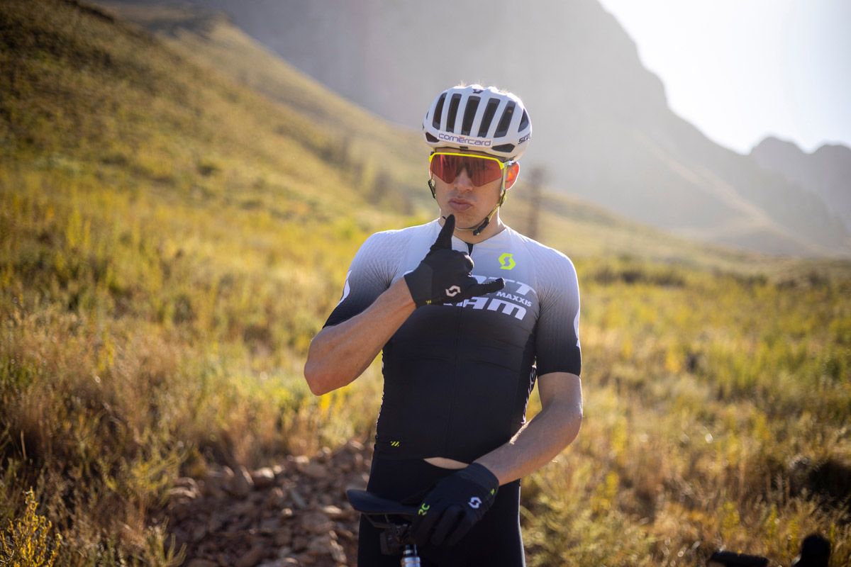 Así son los tres kits de ropa que van a tener en el Scott SRAM (22)