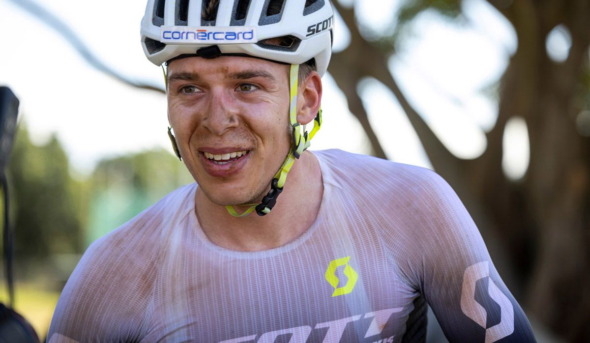 Así son los tres kits de ropa que van a tener en el Scott SRAM