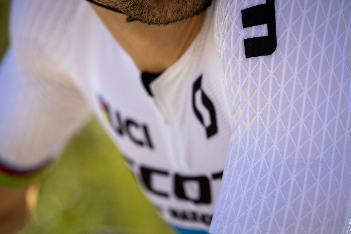 Así son los tres kits de ropa que van a tener en el Scott SRAM (25)