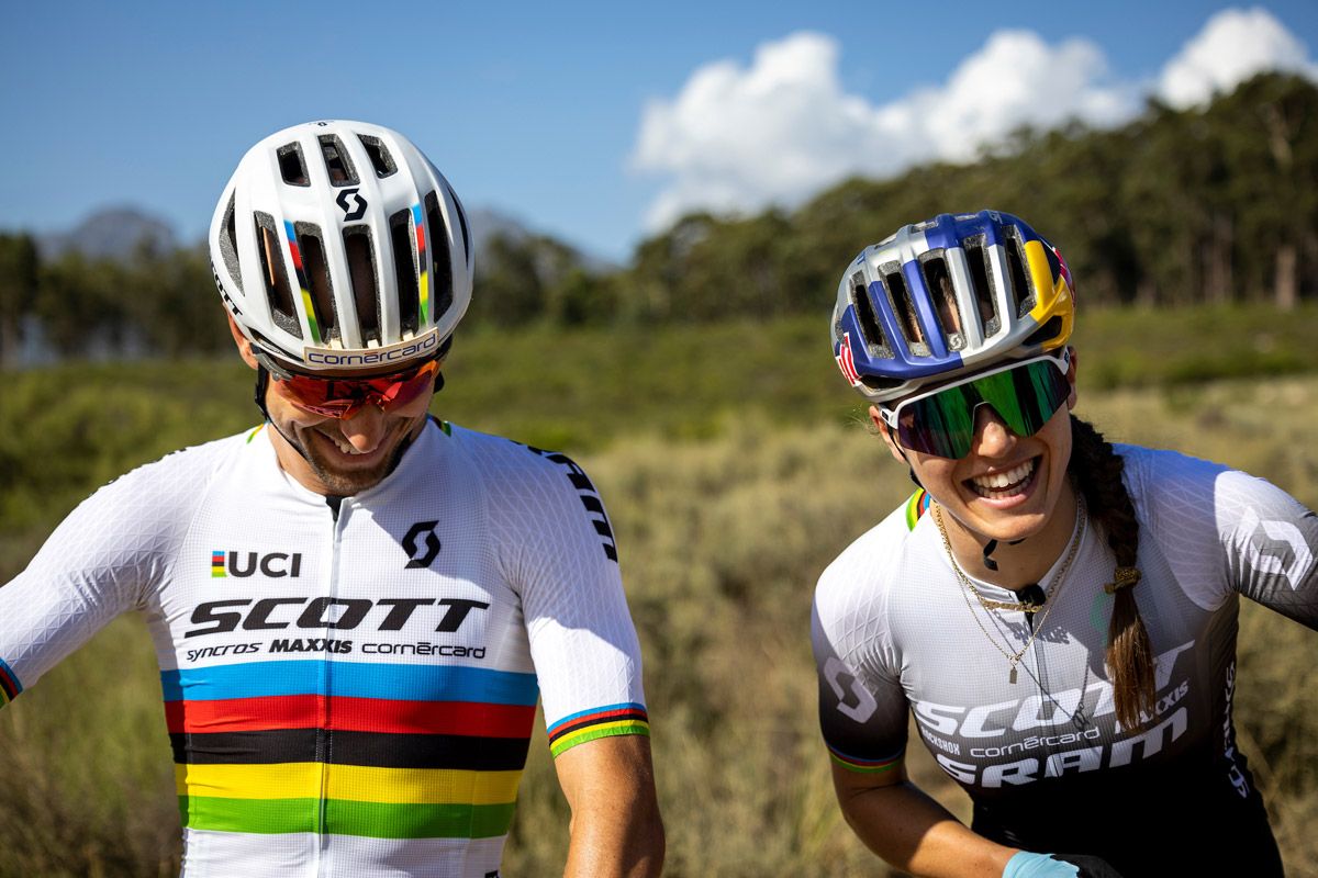 Así son los tres kits de ropa que van a tener en el Scott SRAM (29)