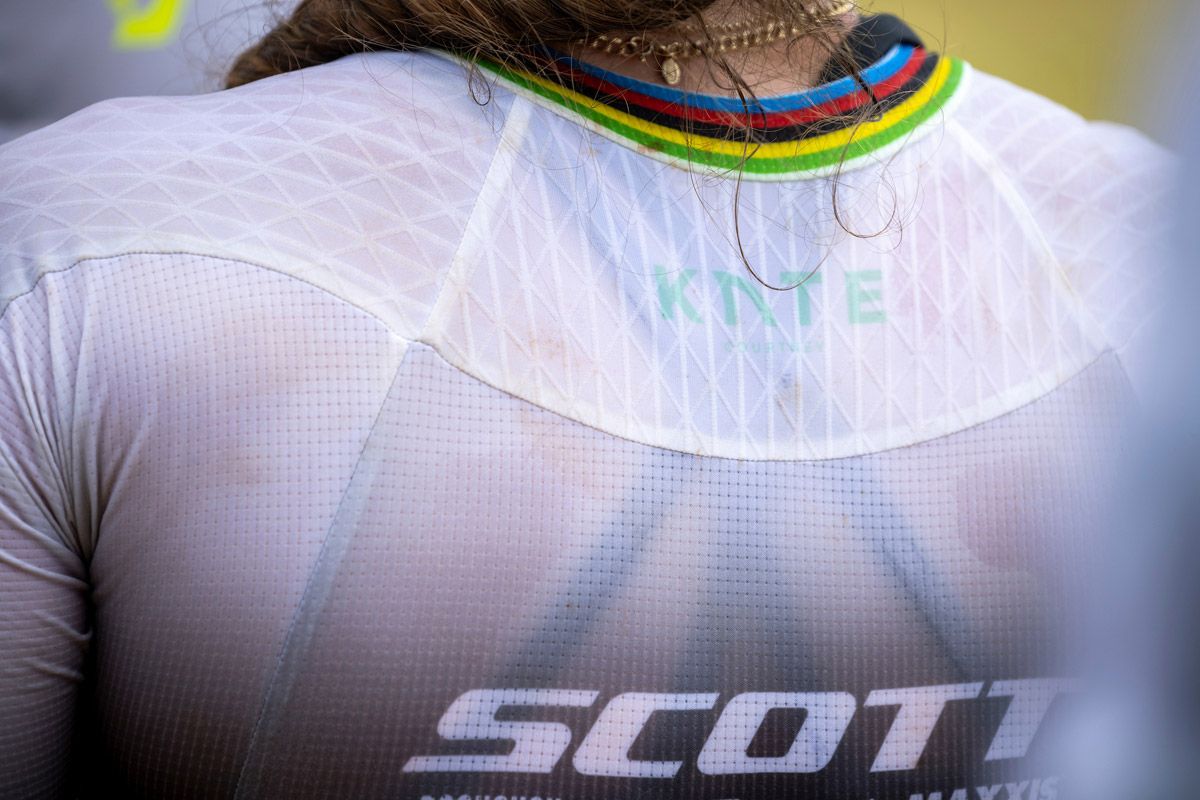 Así son los tres kits de ropa que van a tener en el Scott SRAM (38)