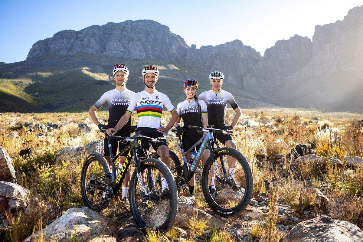 Así son los tres kits de ropa que van a tener en el Scott SRAM (15)
