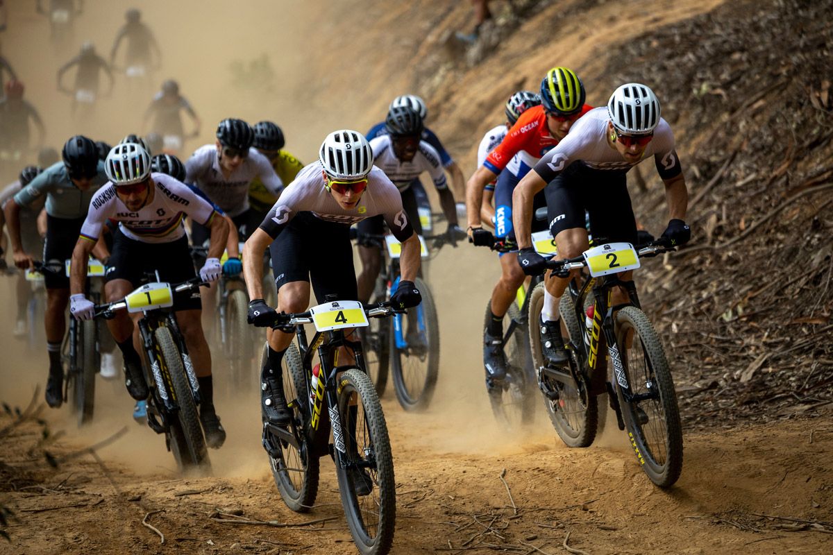 Así son los tres kits de ropa que van a tener en el Scott SRAM (42)