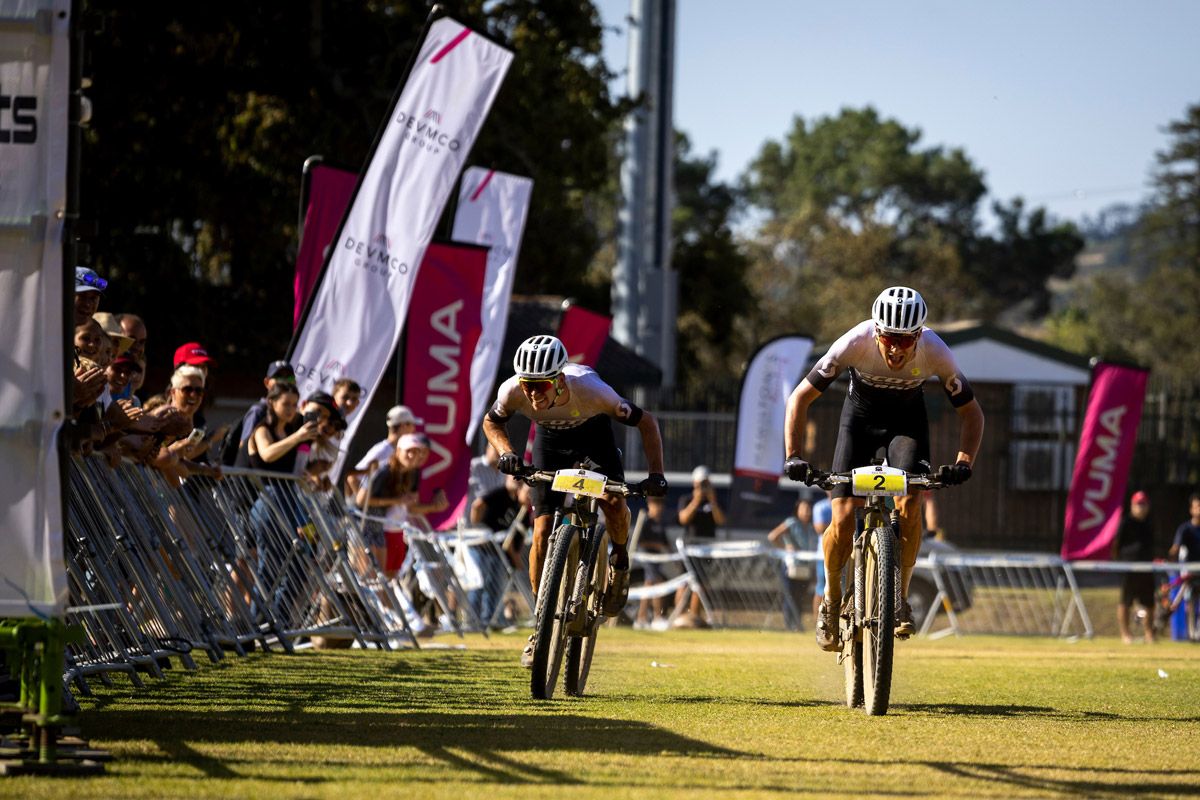 Así son los tres kits de ropa que van a tener en el Scott SRAM (48)