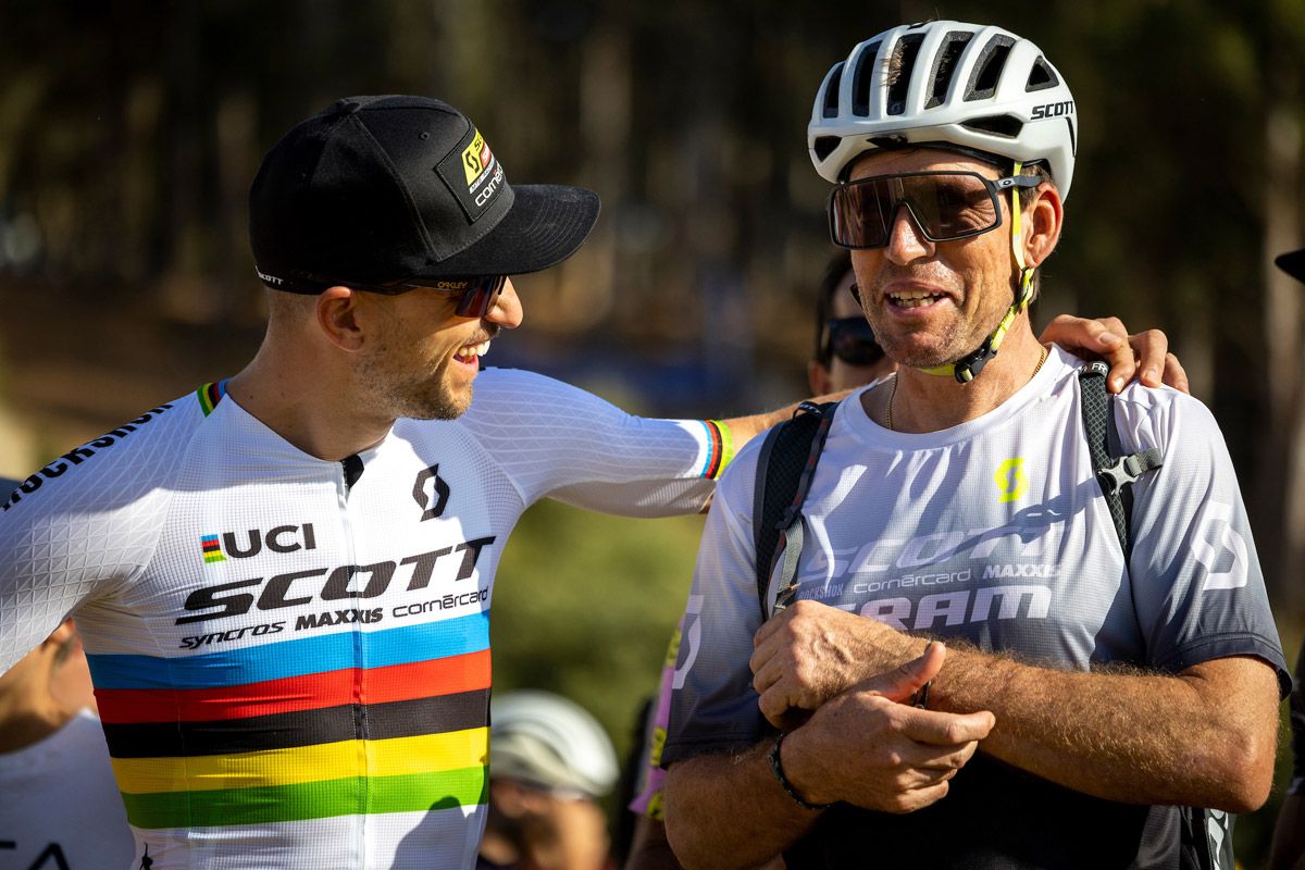 Así son los tres kits de ropa que van a tener en el Scott SRAM (53)
