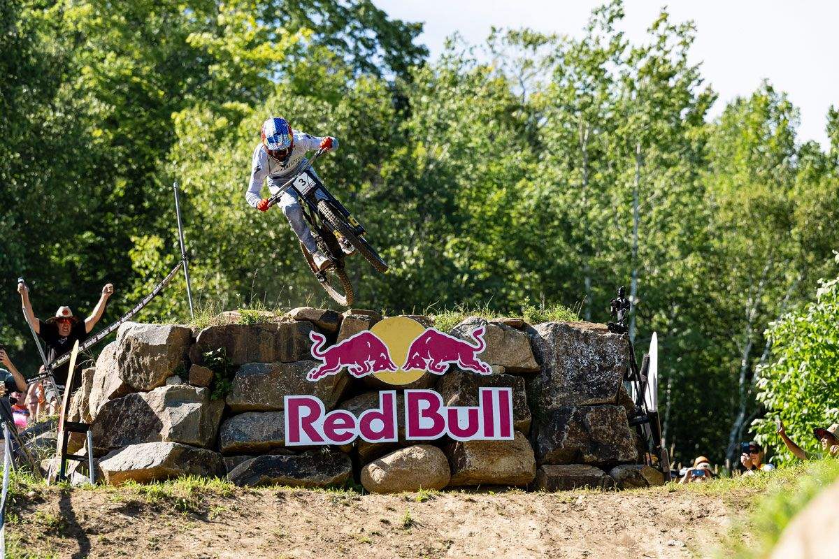 Finn Iles ganando la Copa del Mundo en su país el año pasado, Canada Mont Sainte Anne (1)
