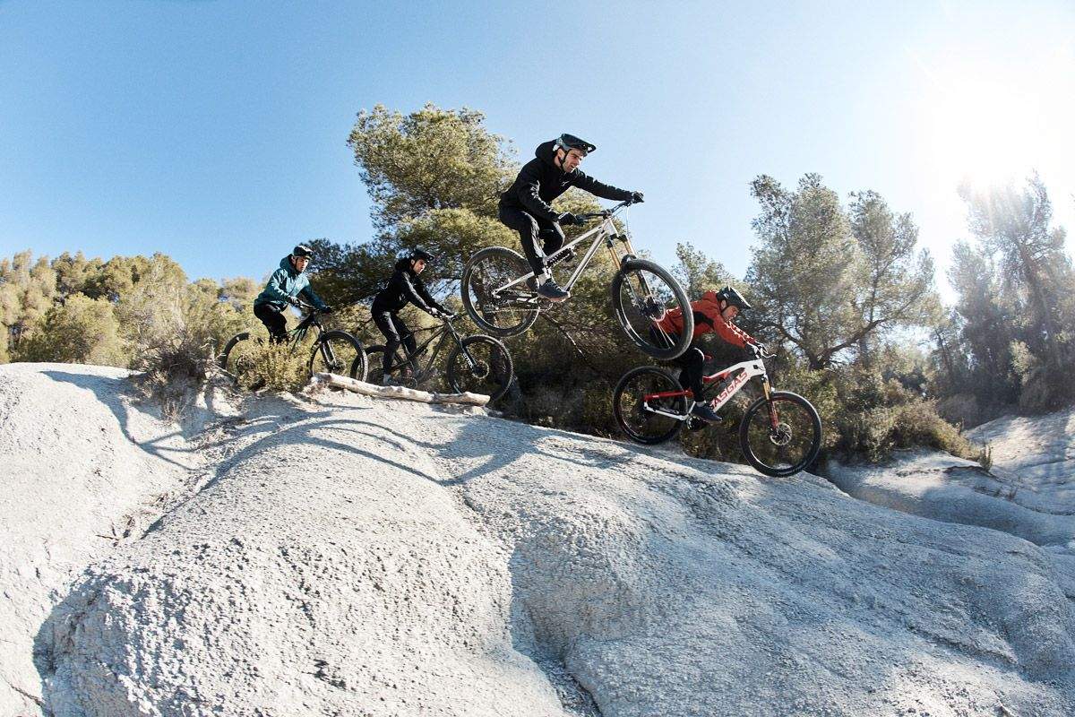 Los hermanos Jorba fichan por Alpinestars detalle