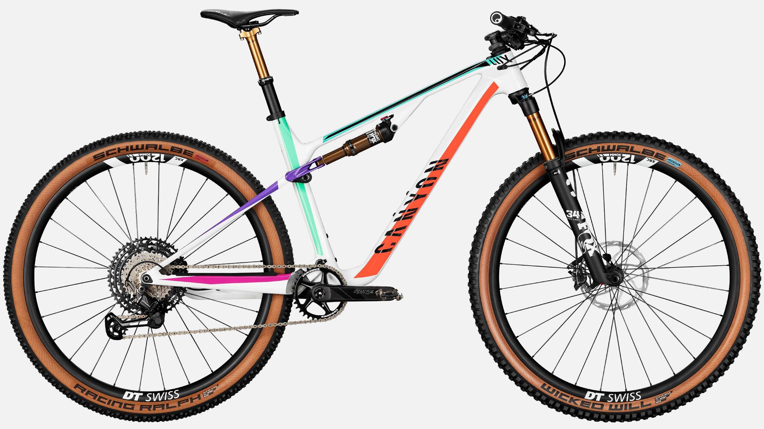 Lux Trail, con 110 mm atrás, horquilla de 120 mm y el cuadro de la generación anterior