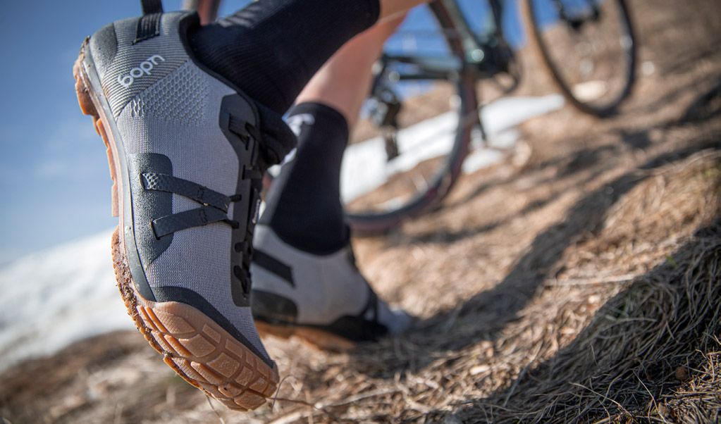 Udog presenta las zapatillas de gravel Distanza detalle