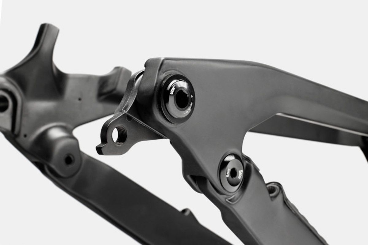 C23 Habit Carbon LT Tech 0009