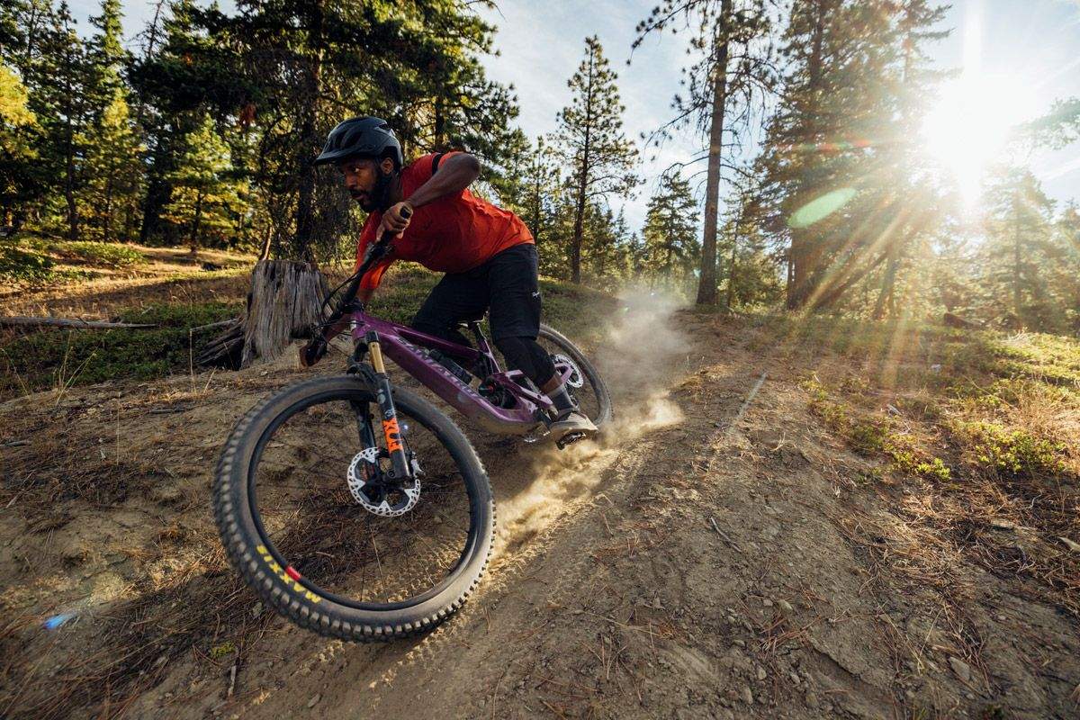 Nueva Santa Cruz Hecker SL. La marca ya tiene su e MTB ligera accion