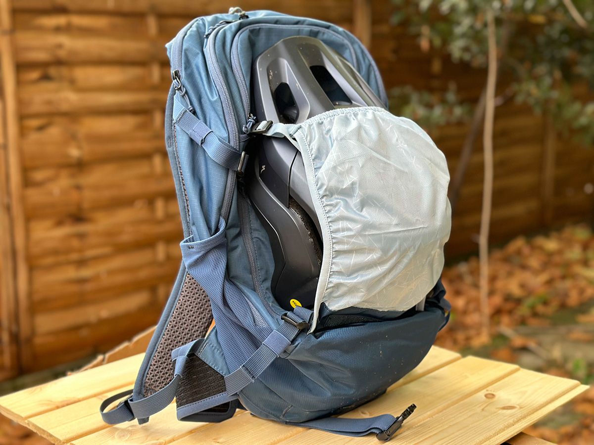 Mochila Evoc Stage 18L (5) Mochila Evoc Stage 18L (5)
