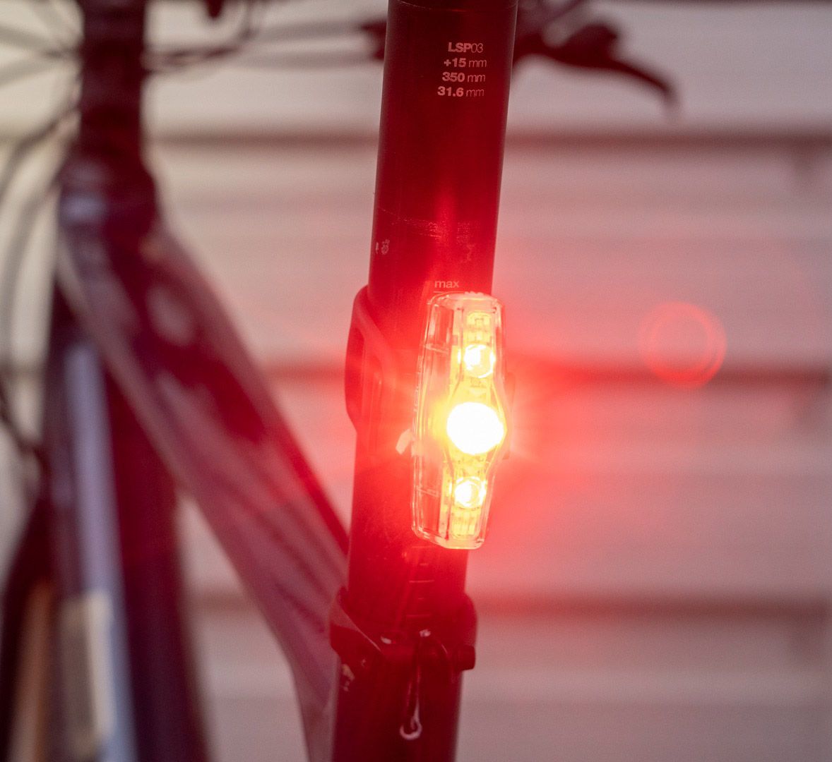 Luz trasera Cateye VIZ150 detalle 3