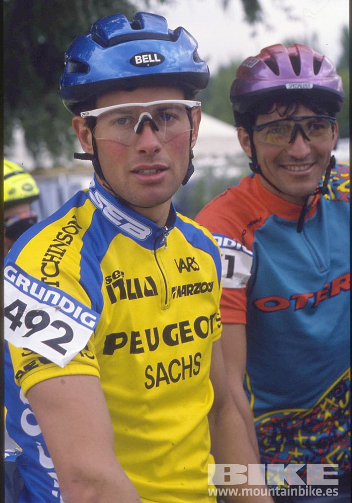 Eduardo Chozas no se lo quiso perder. Aquí con el francés Cristian Taillefer Eduardo Chozas no se lo quiso perder. Aquí con el francés Cristian Taillefer