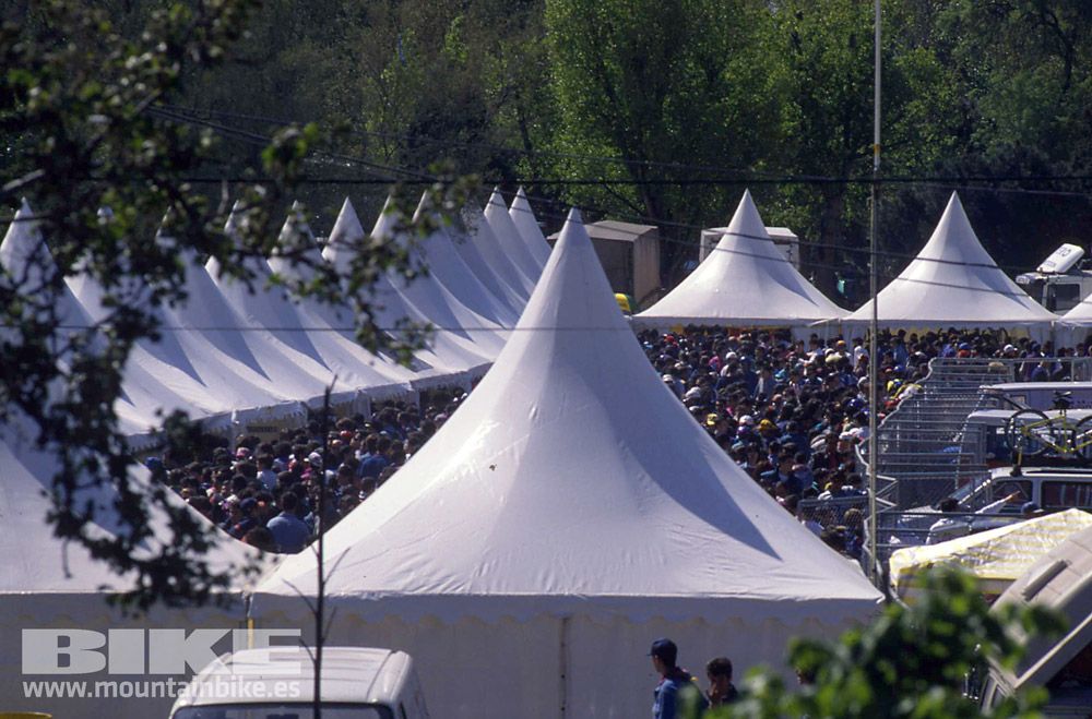 Las carpas del evento, mucho ambiente