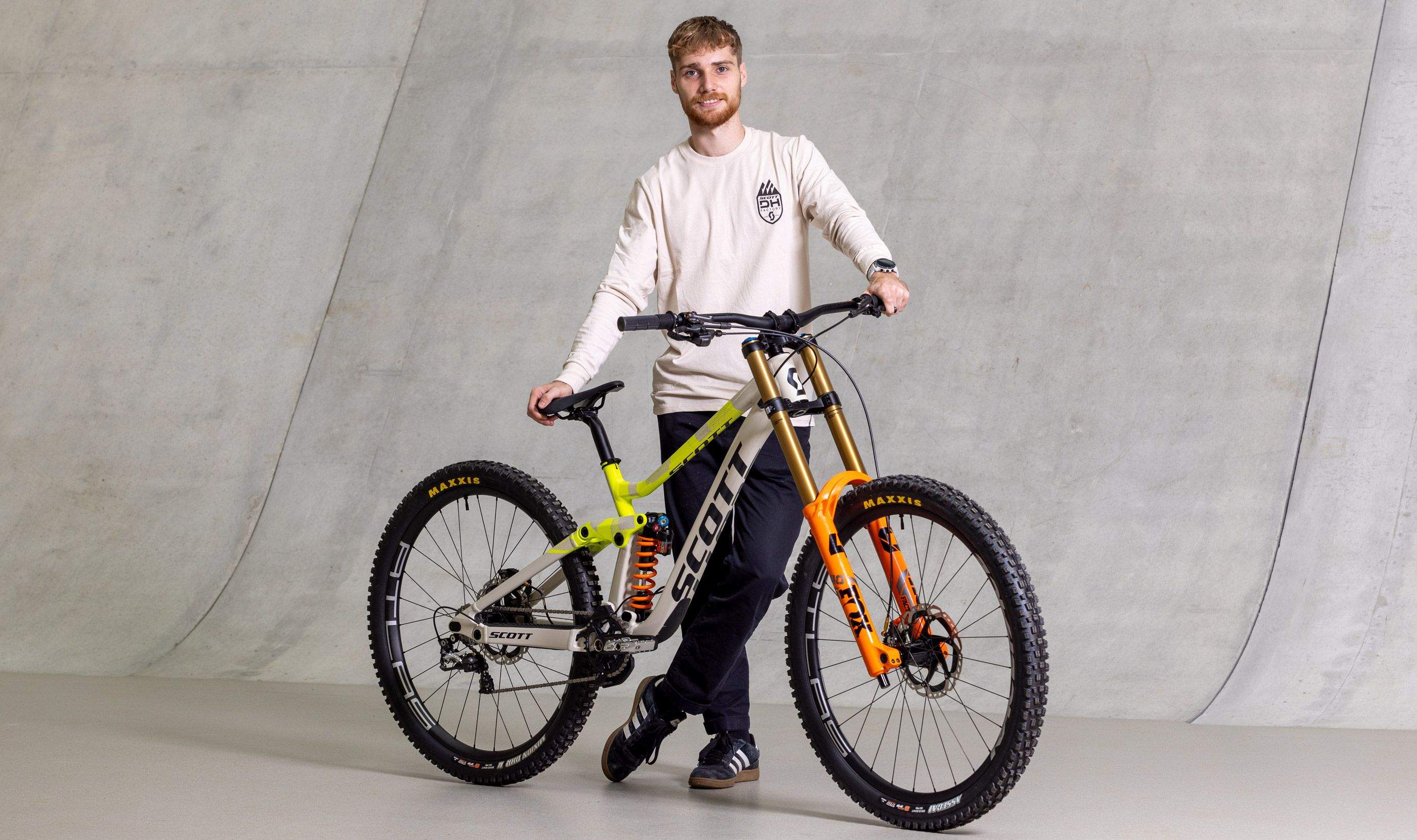 Scott refuerza su equipo DH 2024
