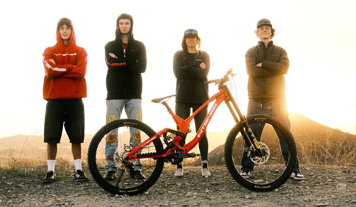 INTENSE Factory Racing IFR 2024 team shot 1