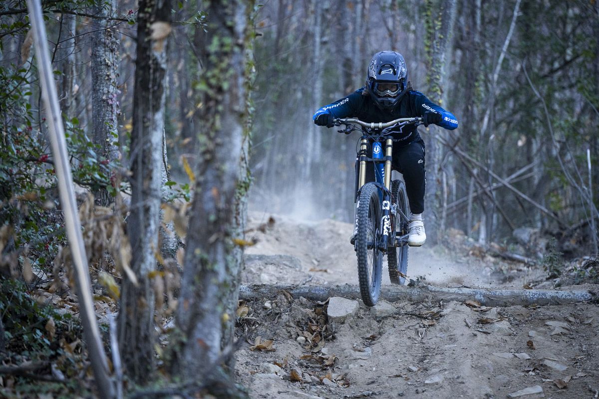 Mondraker Factory Racing DH accion 