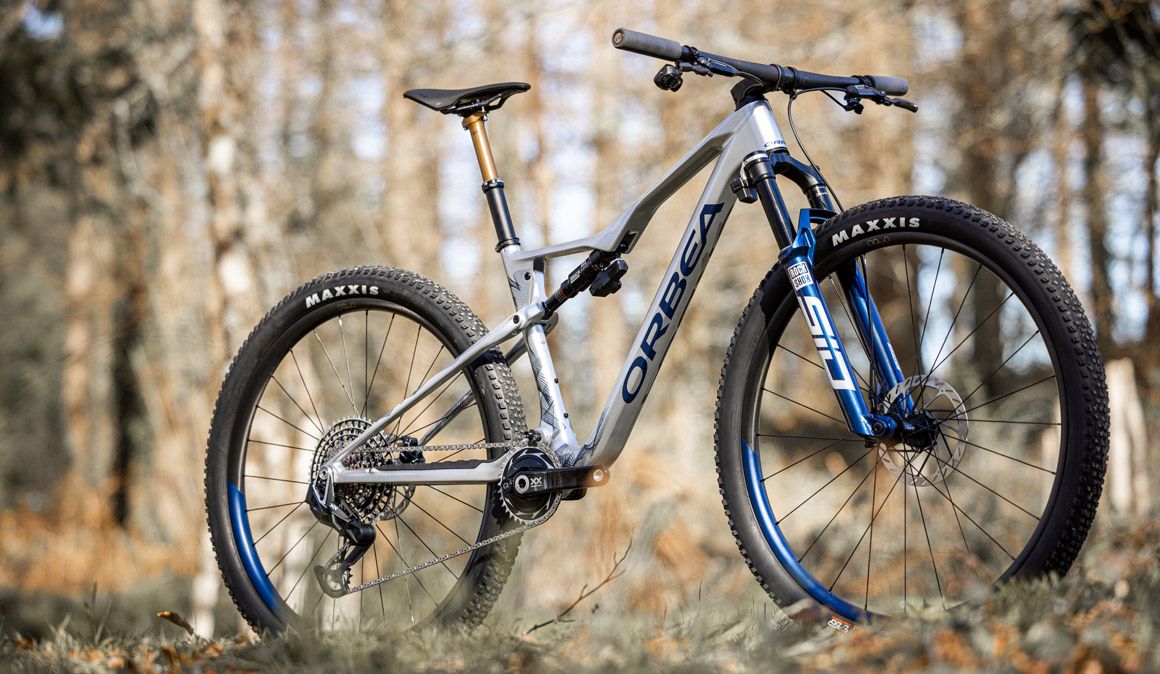 Orbea presenta su Oiz montada con RockShox Flight Attendant