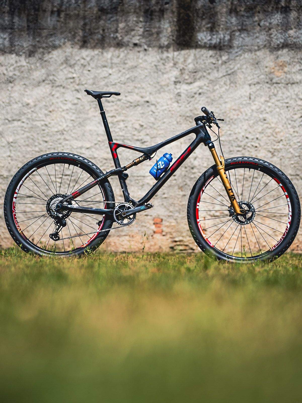 La BH Lynx Race especial de David Valero para la Copa del Mundo (2)