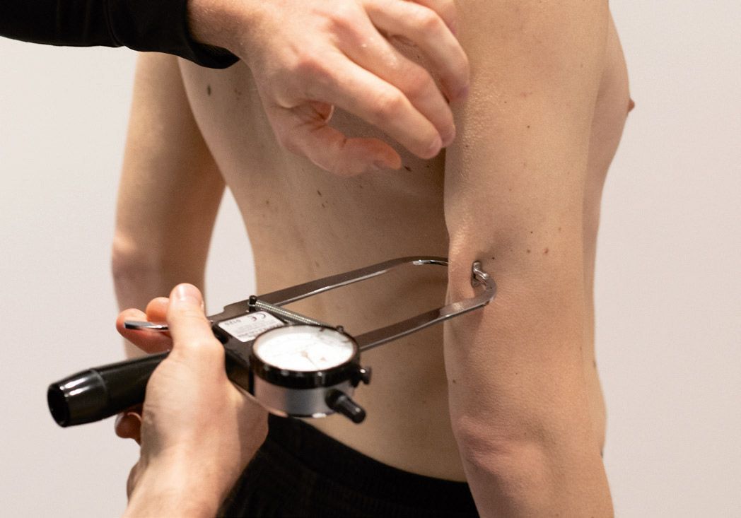 Calibre para medir pliegues de grasa y determinar porcentaje graso