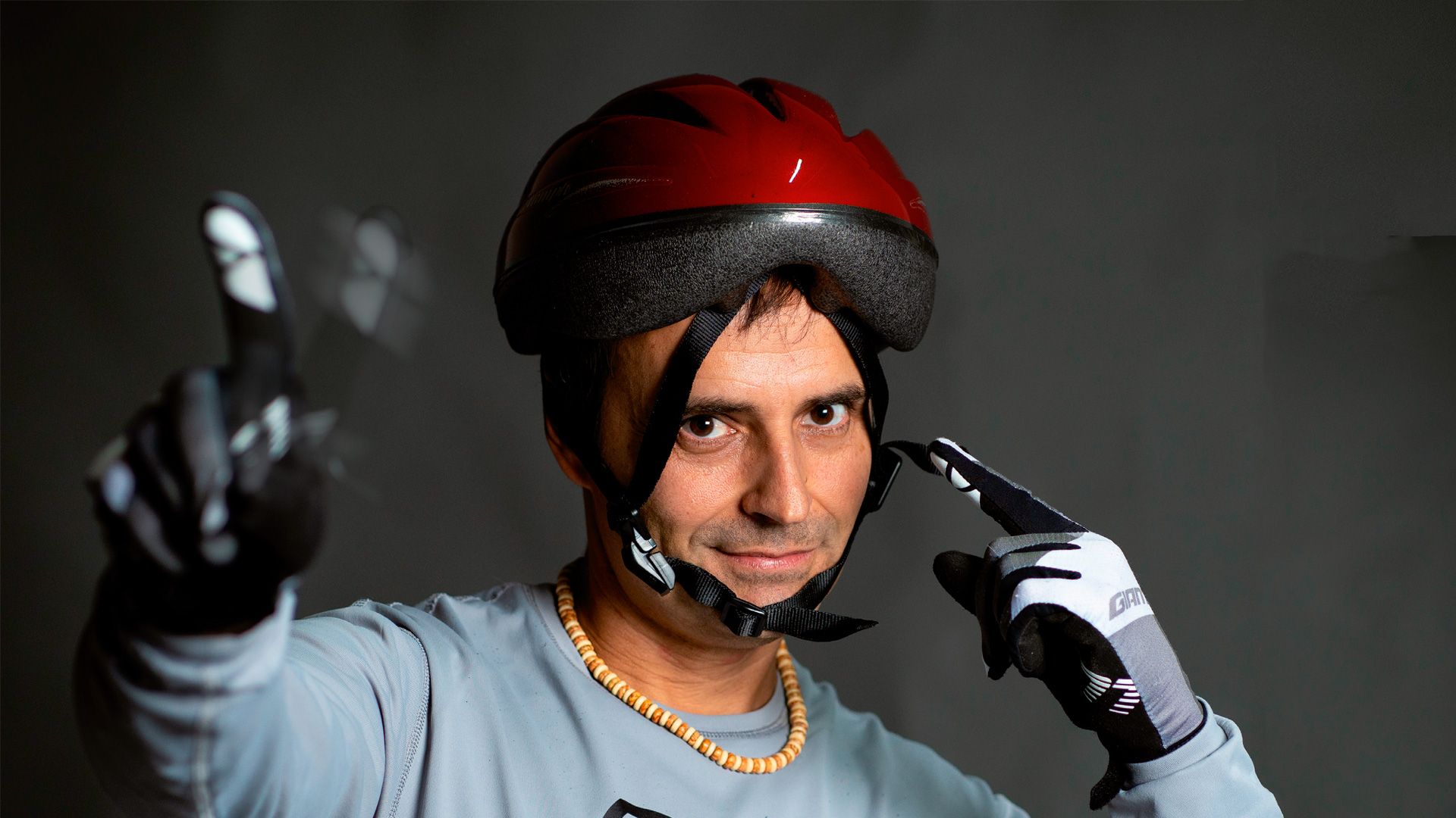 AJUSTE CORRECTO DEL CASCO AJUSTE CORRECTO DEL CASCO