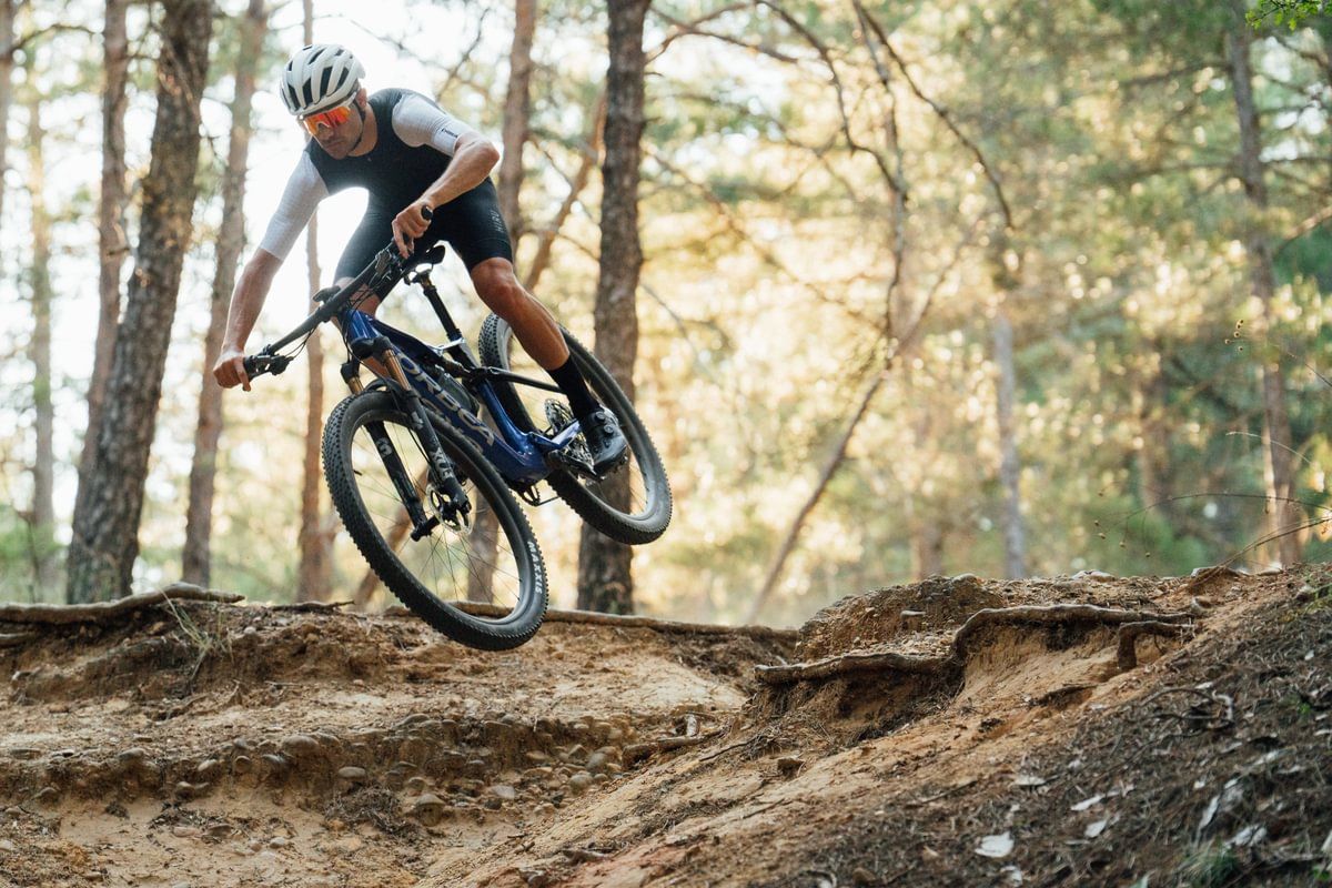 Orbea Oiz 2025   1200 x 20005
