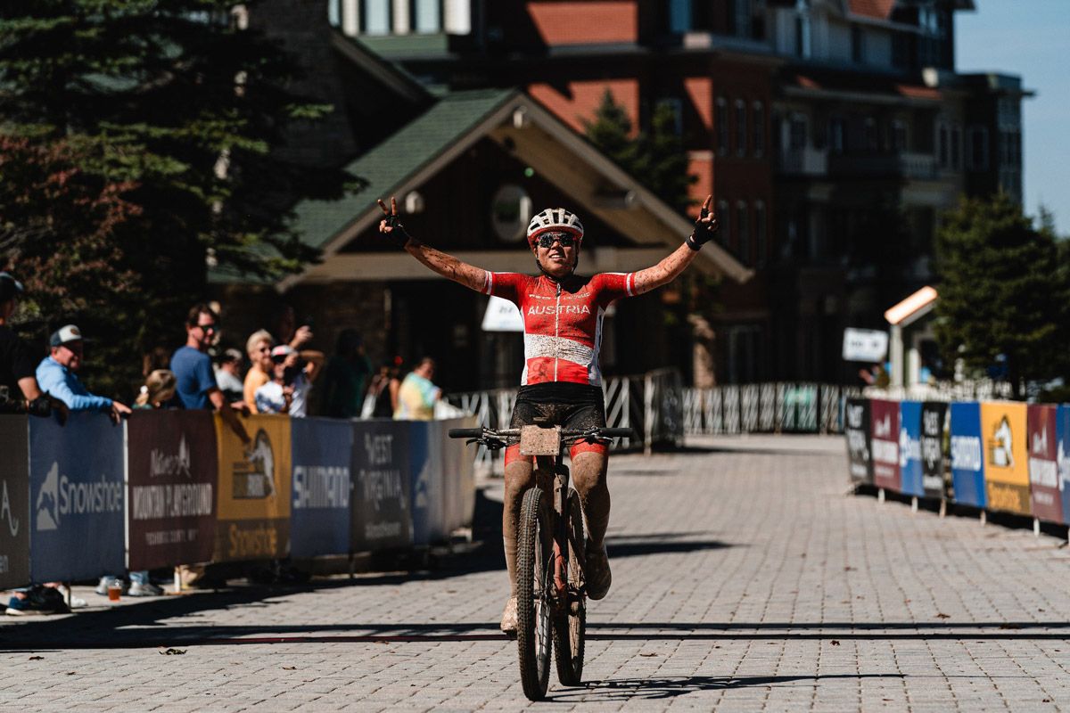 Mona Mitterwallner conquistó su tercer Mundial XCM en Snowshoe