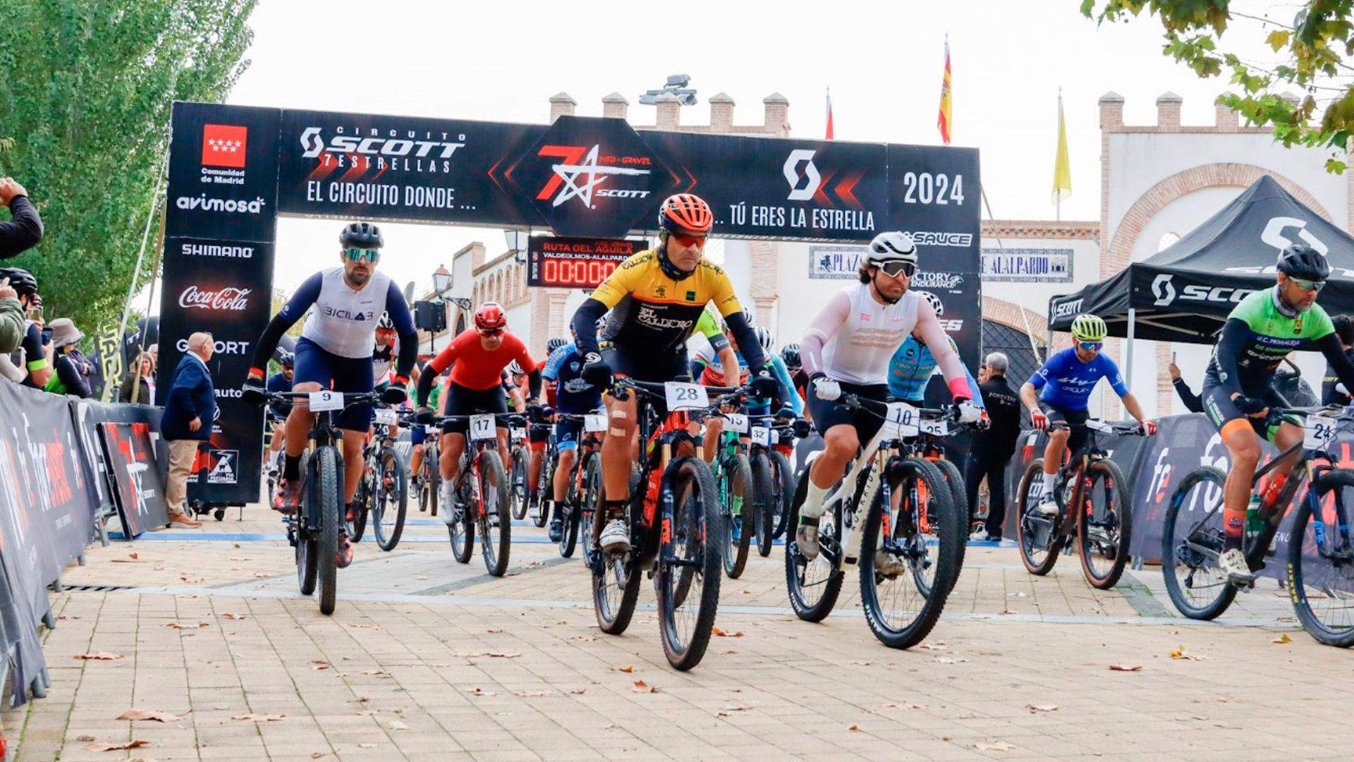 Circuito Scott 7 Estrellas Juan Carlos Fernández y Bea Porto vuelan en La Ruta del Águila
