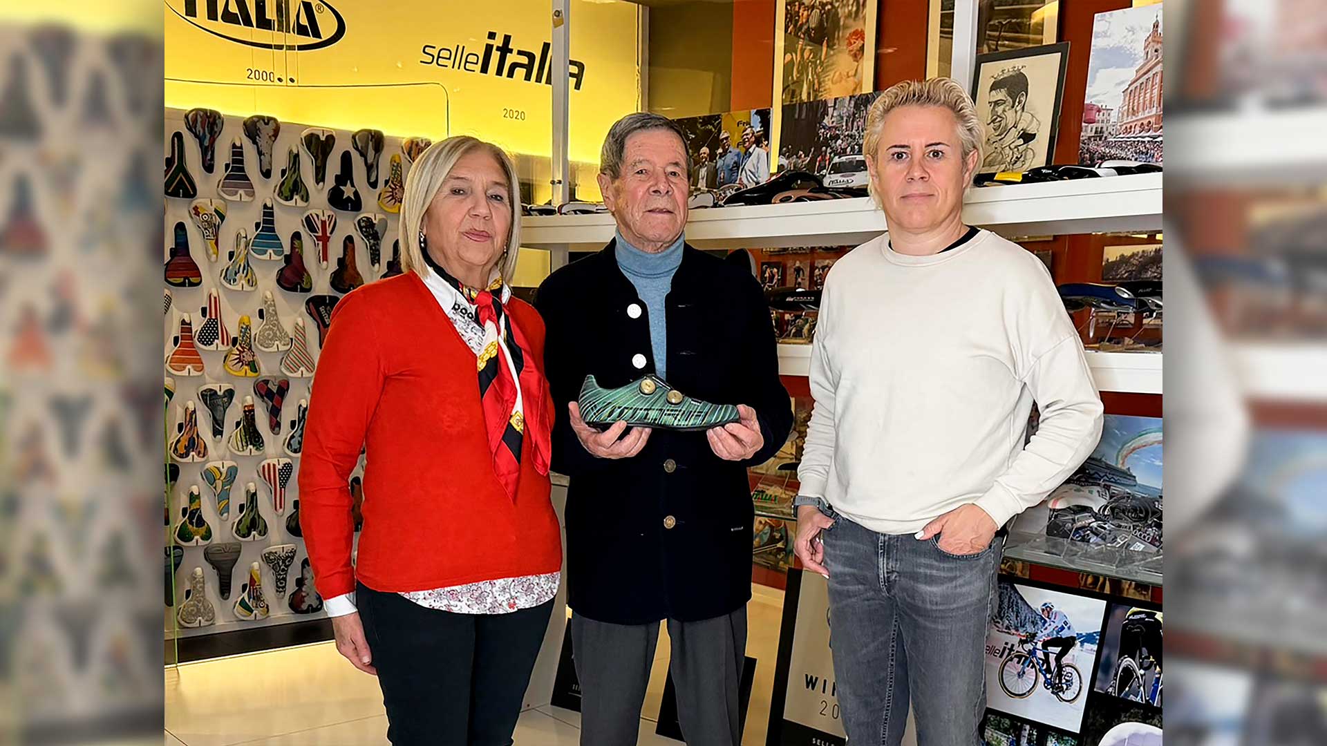 Selle Italia adquiere Vittoria Cycling Shoes. Roberta Boratto, Giuseppe Bigolin, y Riccardo Bigolin Selle Italia adquiere Vittoria Cycling Shoes. Roberta Boratto, Giuseppe Bigolin, y Riccardo Bigolin