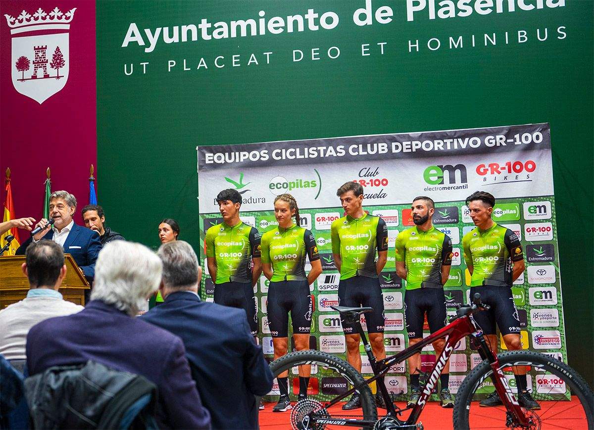 presentacion equipo 2024 en Plasencia