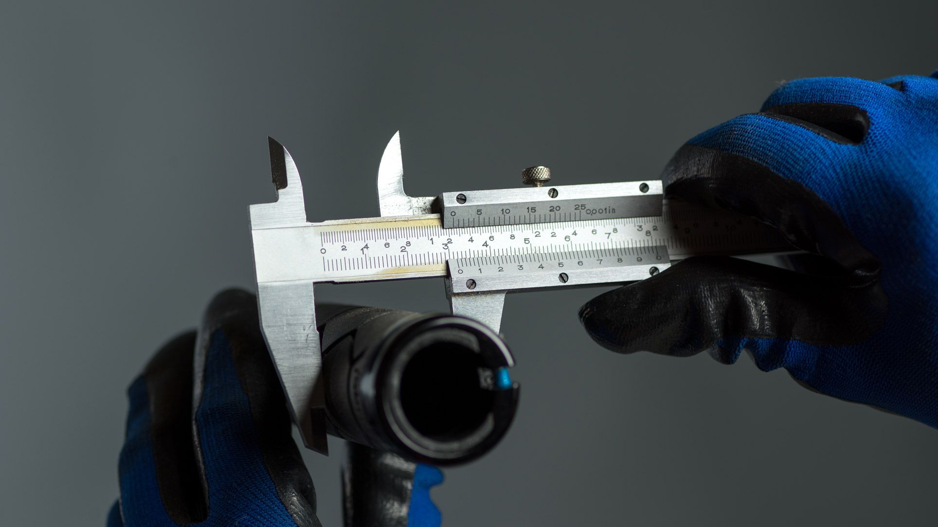 Dolor de muñecas bajando. 8 posibles causas detyalle