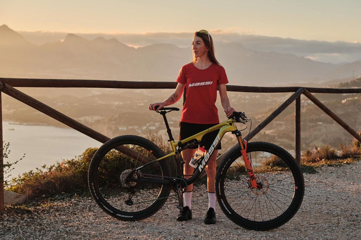 El equipo Massi se refuerza con yana Belomoina detalle
