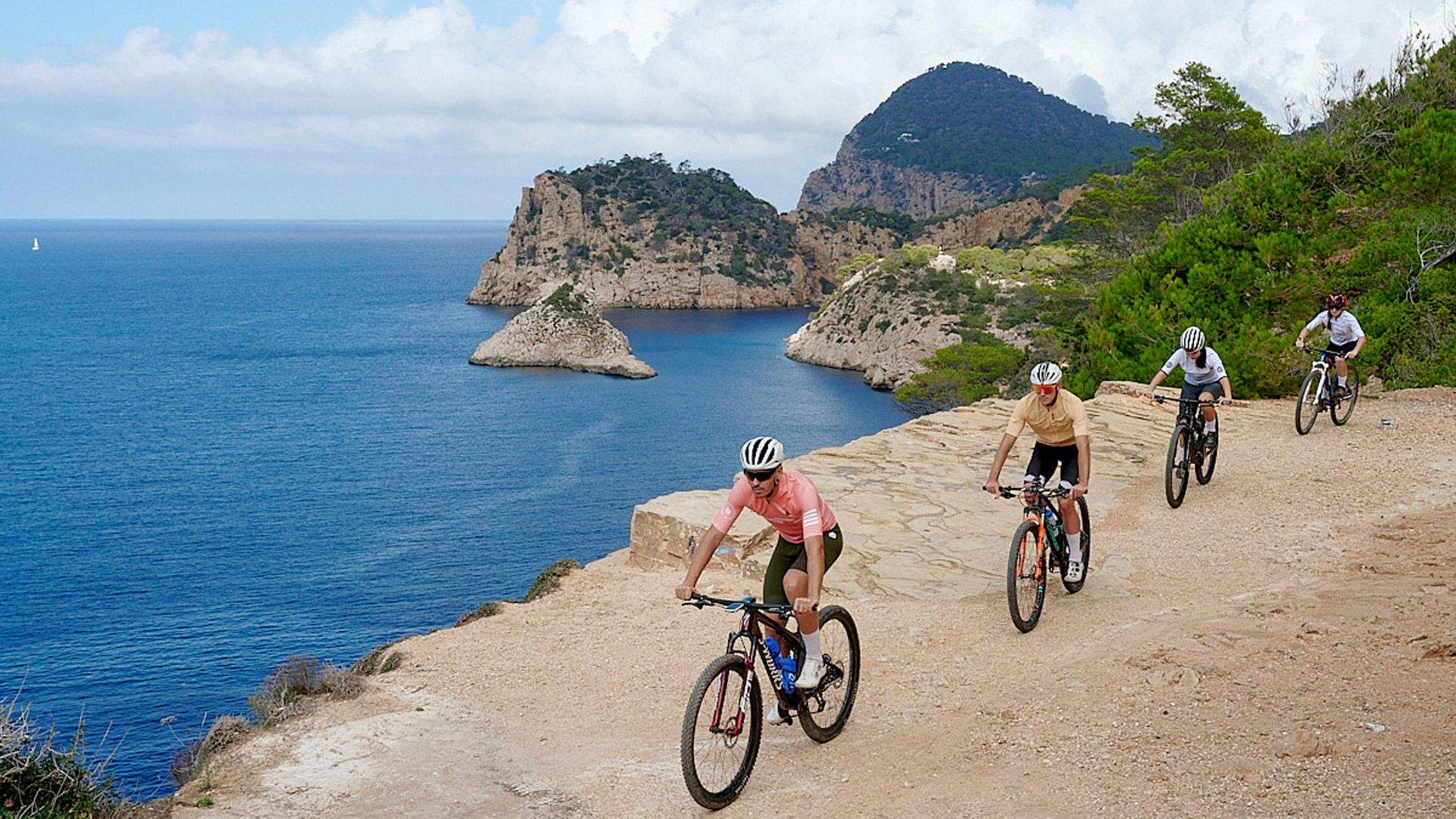 Vuelta a Ibiza SIROKO by Shimano 2025. La isla mítica Vuelta a Ibiza SIROKO by Shimano 2025. La isla mítica