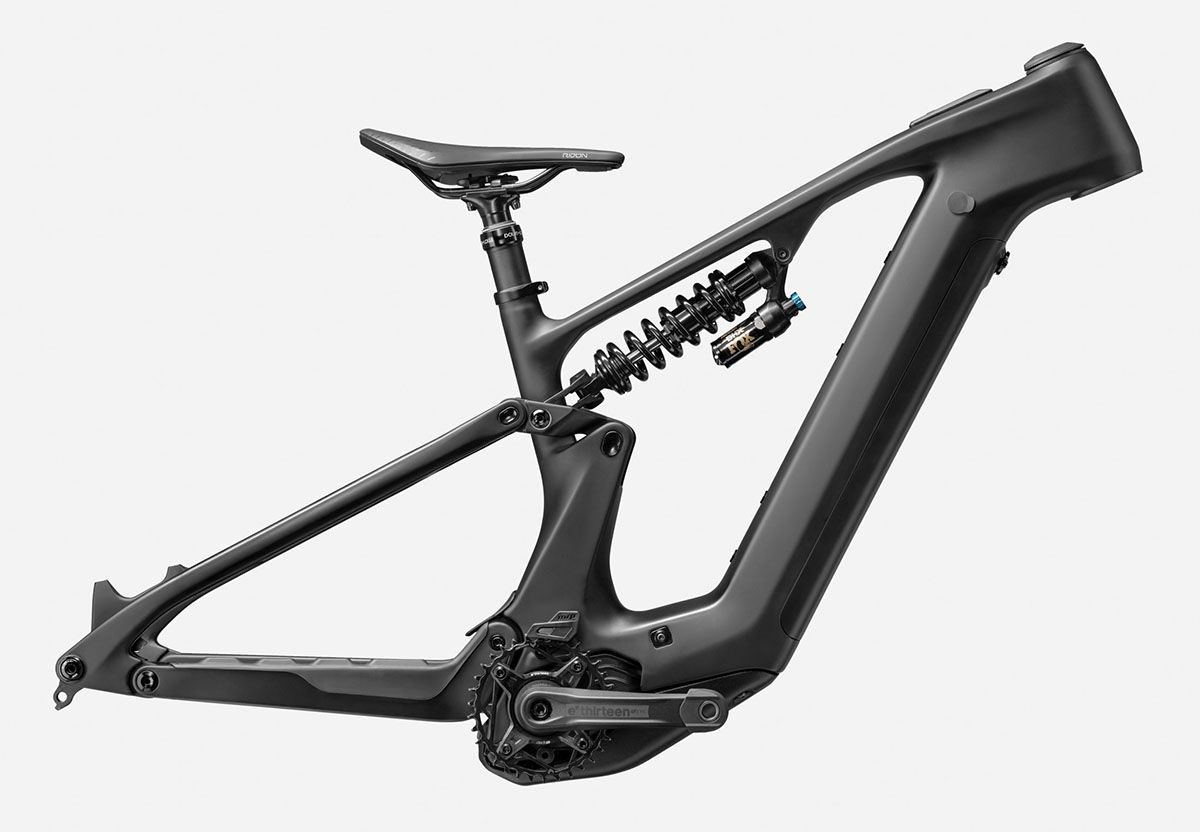 El nuevo cuadro Cannondale Moterra, ahora full-carbon, es casi 1.000 gramos más ligero que la versión anterior, que tenía el basculante de aluminio. 