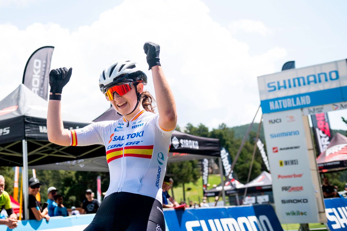 Estíbaliz Sagardoy celebra la victoria en la Shimano Super Cup Massi Naturland 2025